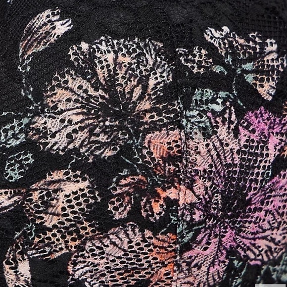 NWT Torrid Lightly Lined Wireless Bra Lace Floral 360 Smoothing 40C - Picture 4 of 6